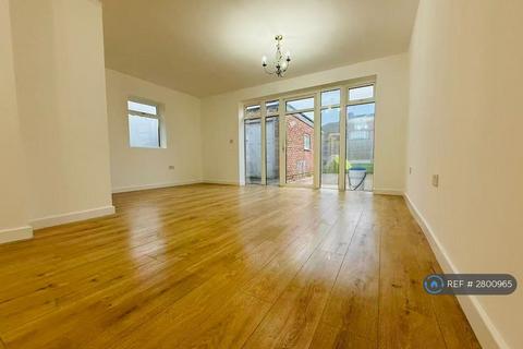 4 bedroom semi-detached house to rent, Angus Gardens, London, NW9