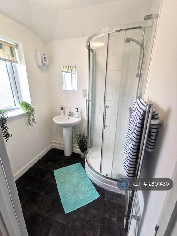 Room 6: Double Room With Spacious Ensuite Bathroom