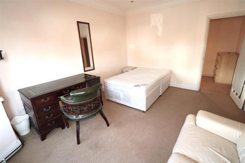 House share to rent, Mayfields, Wembley