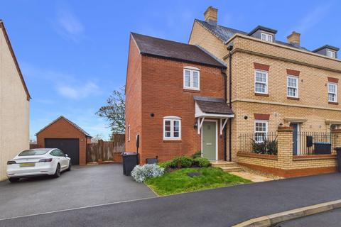 Yarmouth Way, Towcester, NN12
