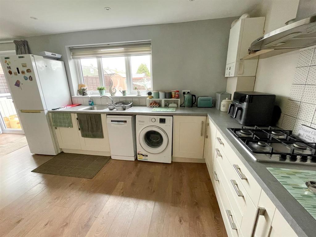 Kitchen2.jpg