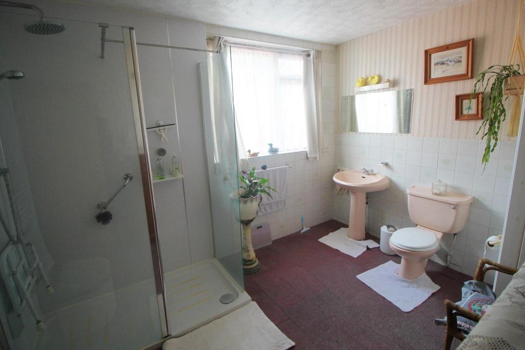 Bathroom.JPG