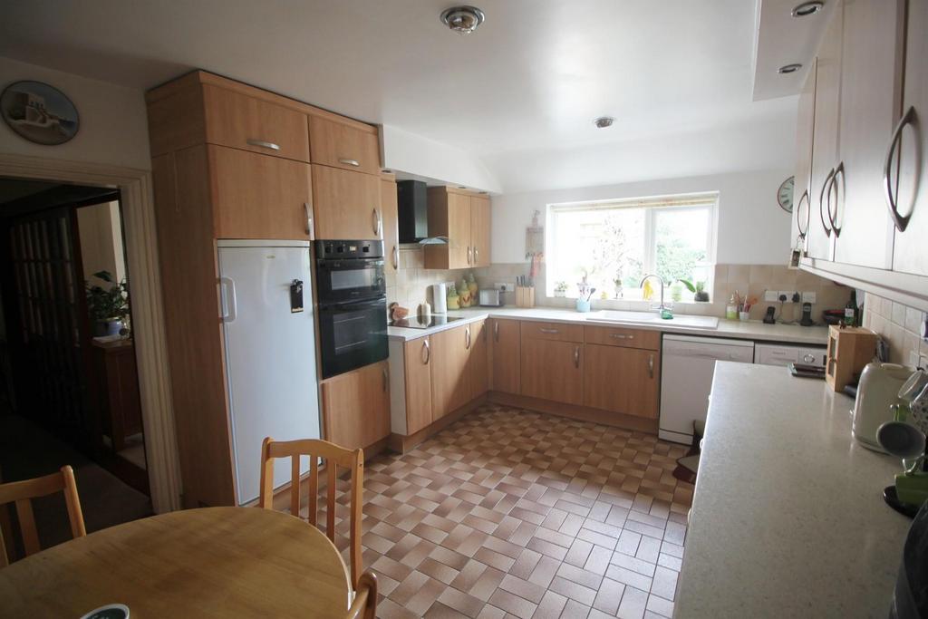 Kitchen 2.JPG