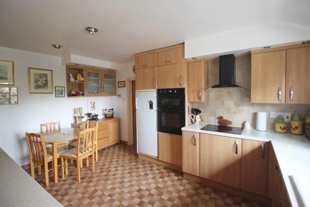 Kitchen 1.JPG