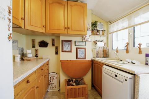 3 bedroom terraced house for sale, Courtenay Road, Cardiff