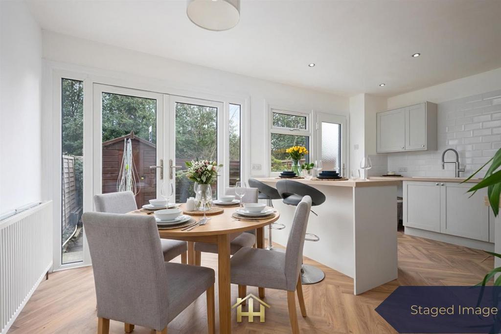32 Orchard-Staged-0003.jpg