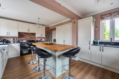 4 bedroom detached house for sale, The Square, Reading RG7