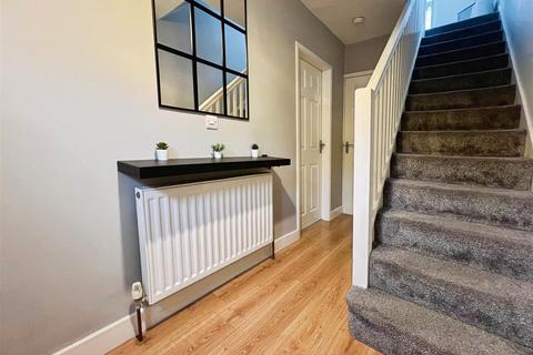 3 bedroom semi-detached house for sale, Robin Close, Bradford BD2