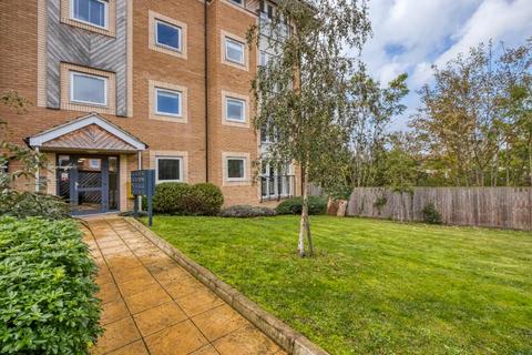 2 bedroom apartment to rent, Stafford Avenue, Hornchurch, RM11