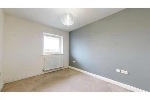 2 bedroom apartment to rent, Stafford Avenue, Hornchurch, RM11