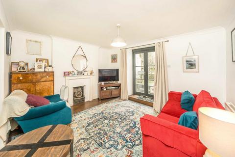 2 bedroom flat for sale, Grafton Square, London SW4