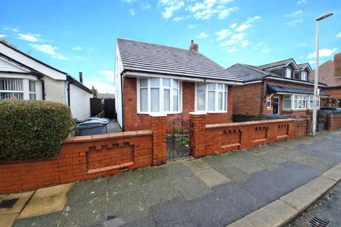 4 bedroom detached house to rent, Harcourt Road, Blackpool, FY4