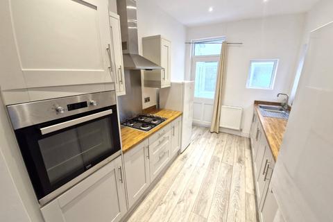 4 bedroom detached house to rent, Harcourt Road, Blackpool, FY4