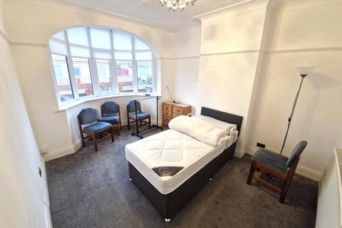 4 bedroom detached house to rent, Harcourt Road, Blackpool, FY4