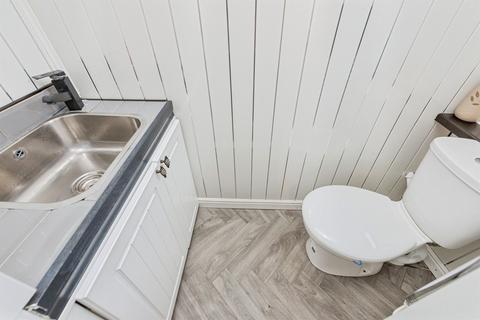 3 bedroom end of terrace house for sale, Honeybourne, TAMWORTH