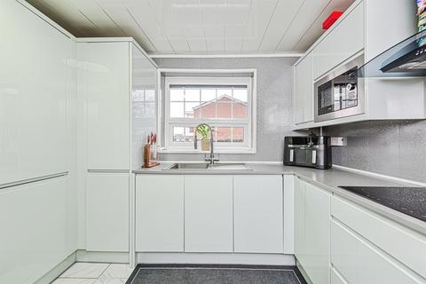 3 bedroom end of terrace house for sale, Honeybourne, TAMWORTH