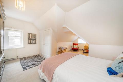 4 bedroom flat for sale, Langley Avenue, Surbiton KT6