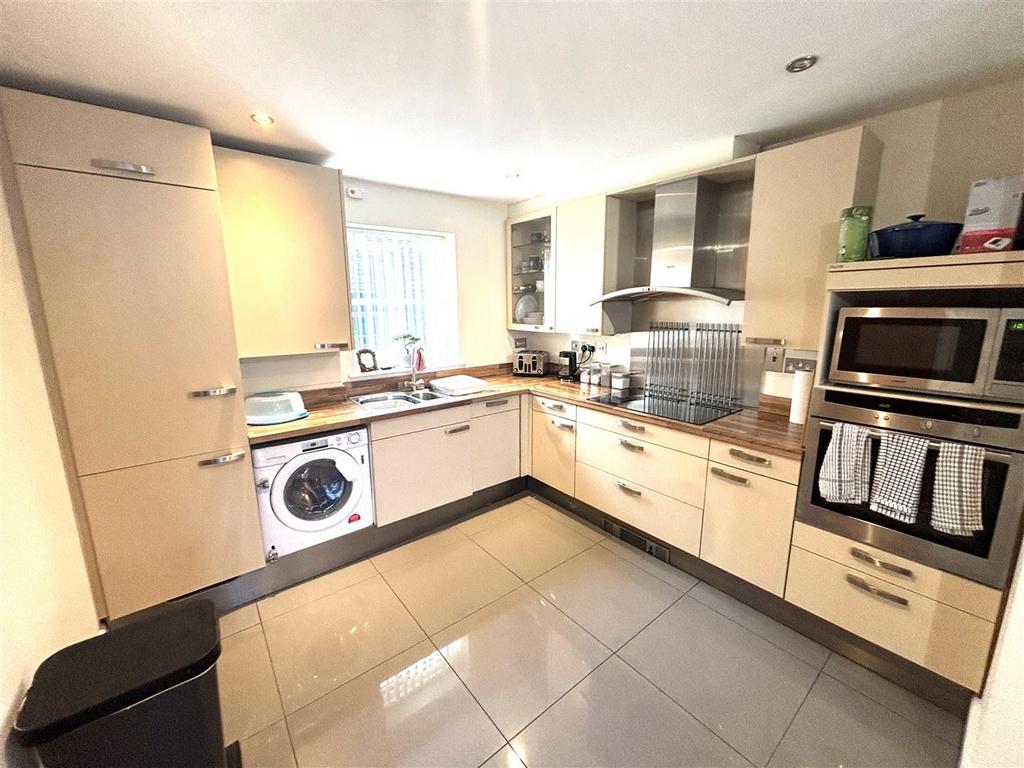 KITCHEN AREA.jpeg