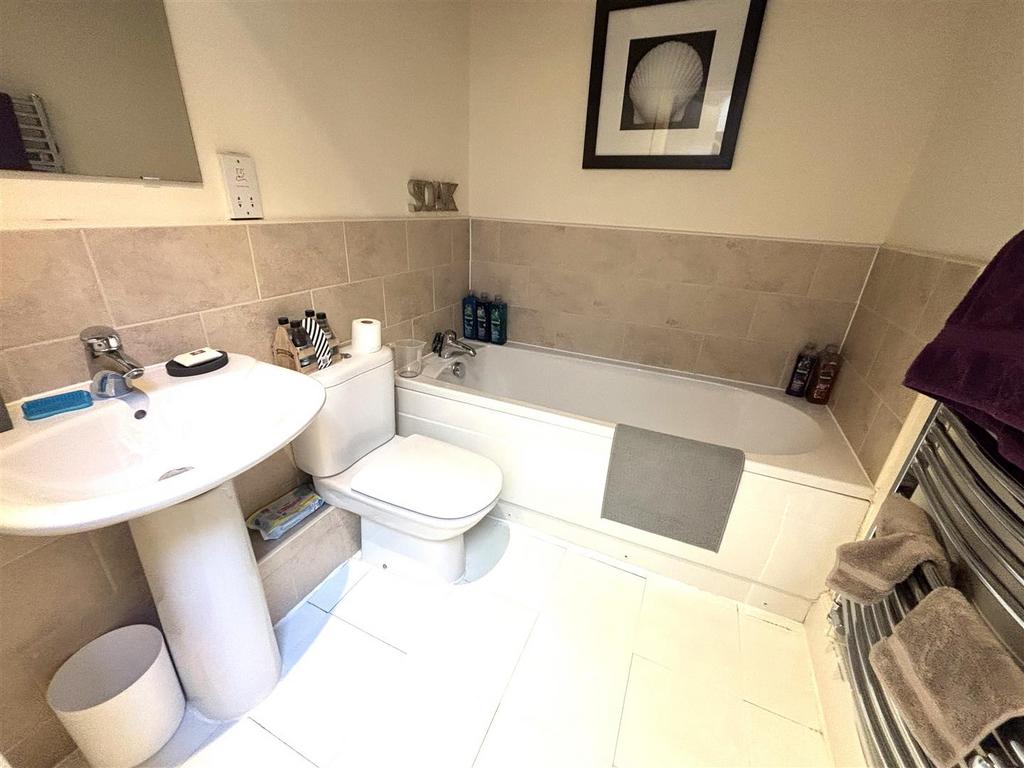 BATHROOM.jpeg