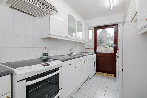 2 bedroom semi-detached house to rent, Howsman Road