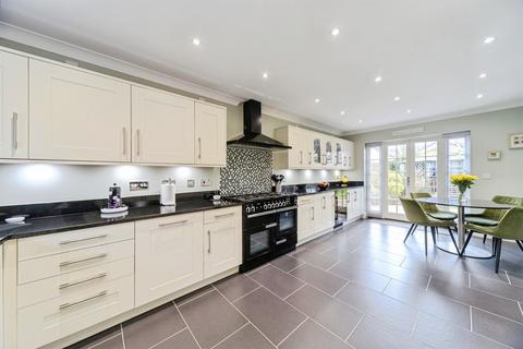 5 bedroom detached house for sale, Bridge Walk, Deanshanger, MILTON KEYNES