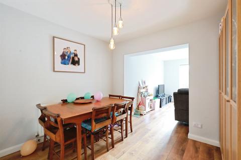 3 bedroom semi-detached house for sale, Sinclair Avenue, Banbury