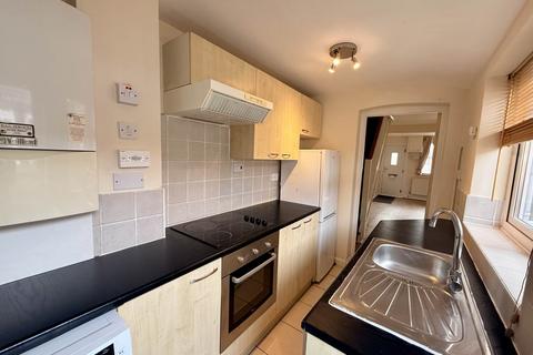 2 bedroom terraced house to rent, Caldecote Street, Newport Pagnell MK16