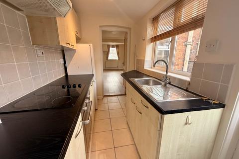 2 bedroom terraced house to rent, Caldecote Street, Newport Pagnell MK16