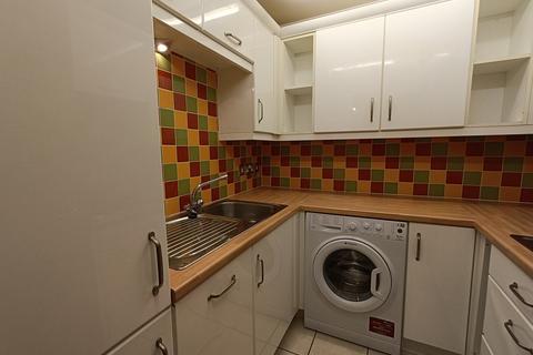 2 bedroom ground floor flat to rent, Roxburgh Street, Kelso, TD5
