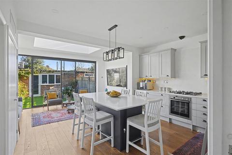 4 bedroom terraced house for sale, Lynmouth Avenue, Enfield