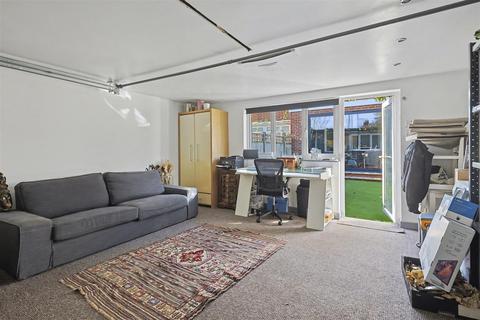 4 bedroom terraced house for sale, Lynmouth Avenue, Enfield