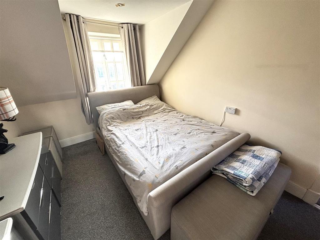 BEDROOM.jpeg