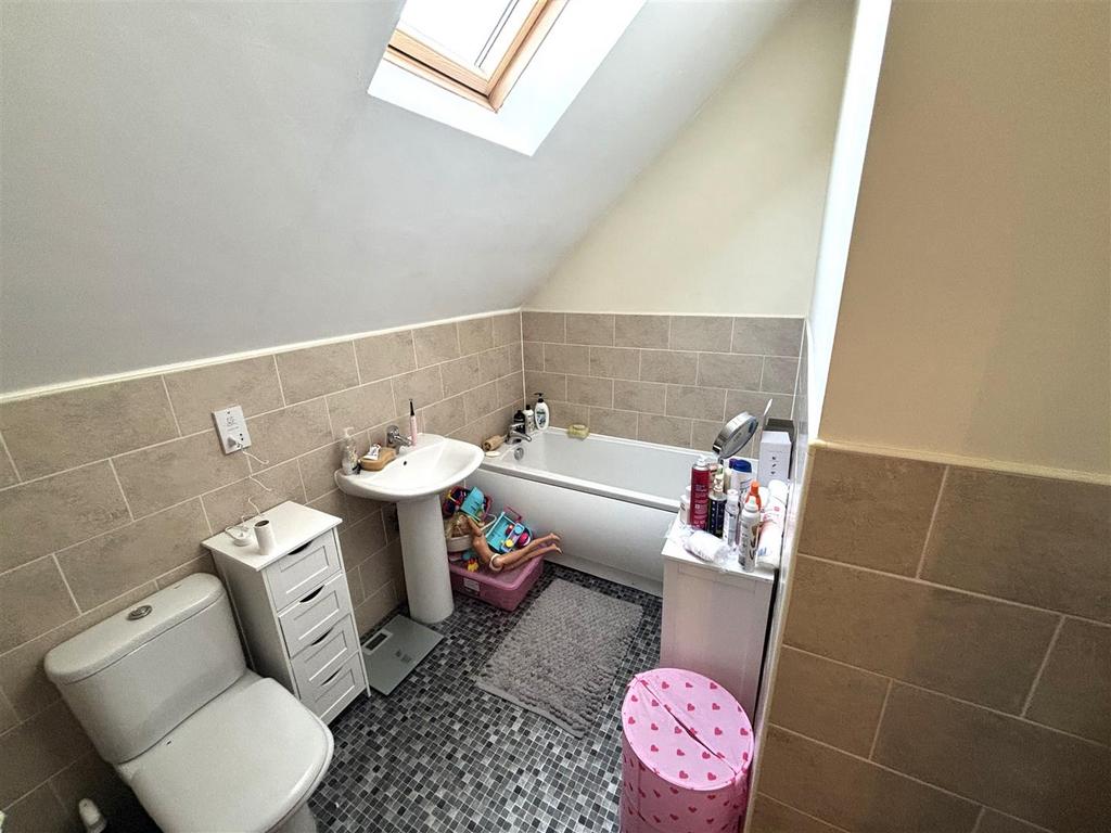 BATHROOM.jpeg