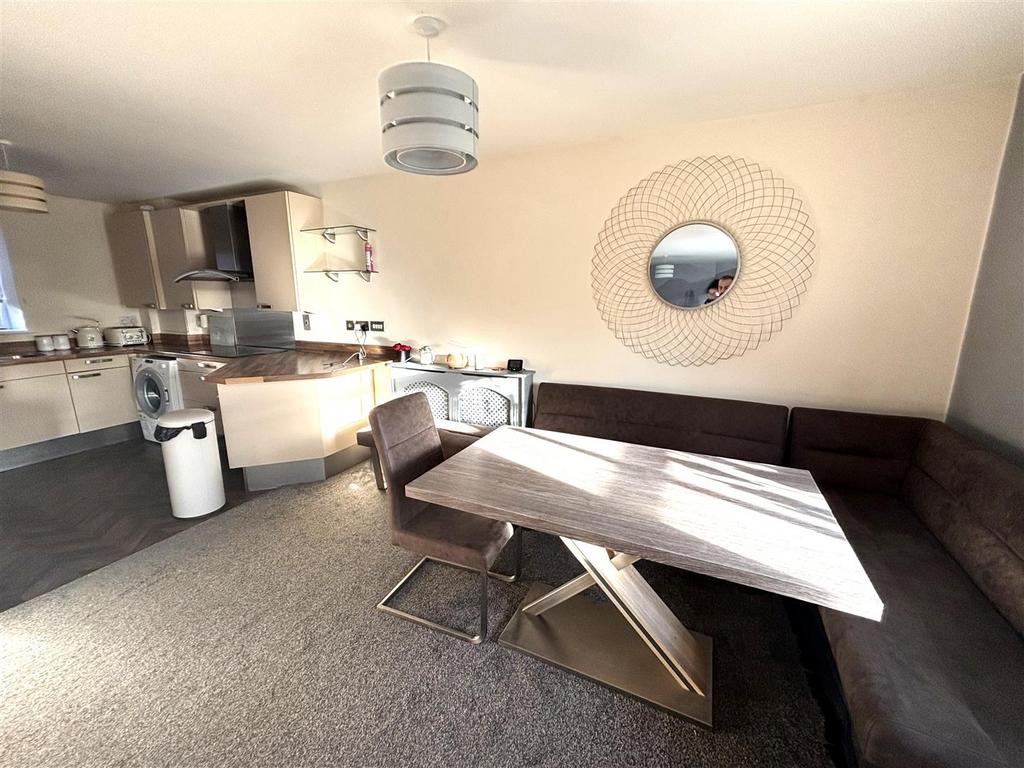 DINING AREA.jpeg