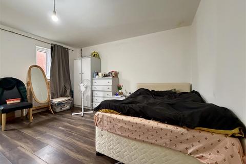 2 bedroom terraced house for sale, Stratton Road, Gloucester