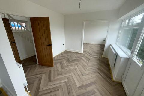 3 bedroom detached house for sale, Brynglas Road, Llanbadarn Fawr SY23