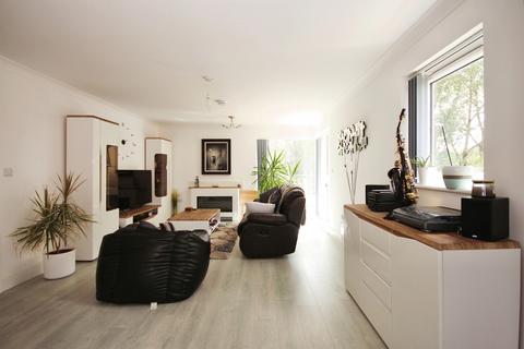 2 bedroom apartment for sale, Kingfisher Close, Warwick