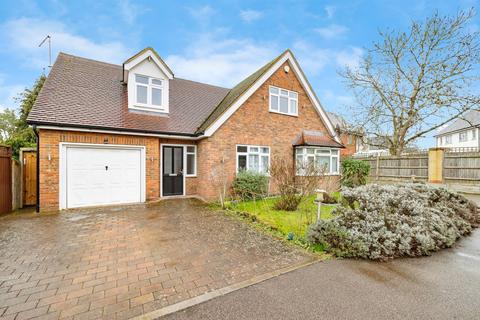 4 bedroom detached house for sale, Park Avenue, Bushey