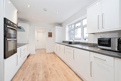 4 bedroom detached house for sale, Park Avenue, Bushey