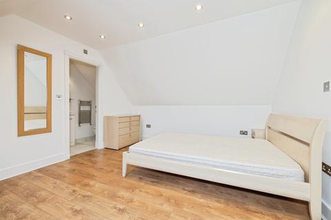 4 bedroom detached house for sale, Park Avenue, Bushey