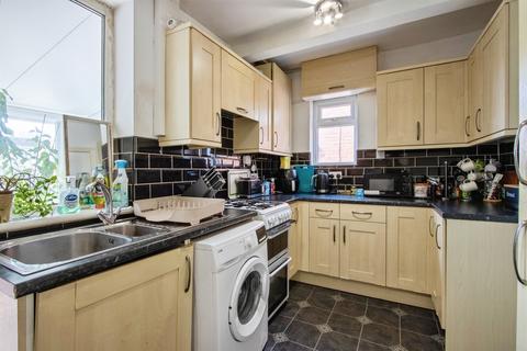 3 bedroom semi-detached house for sale, Harthill Avenue, Gildersome, Leeds