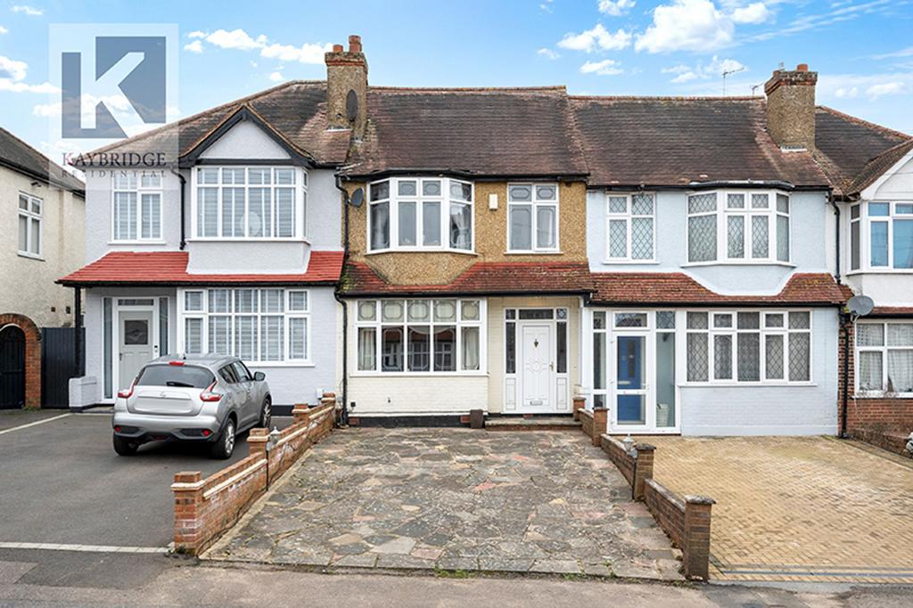 Stoneleigh Avenue, Worcester Park - KT4 8 XY