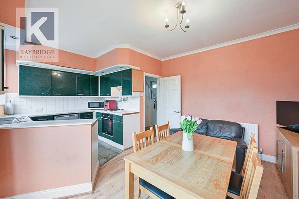 Stoneleigh Avenue, Worcester Park - KT4 8 XY