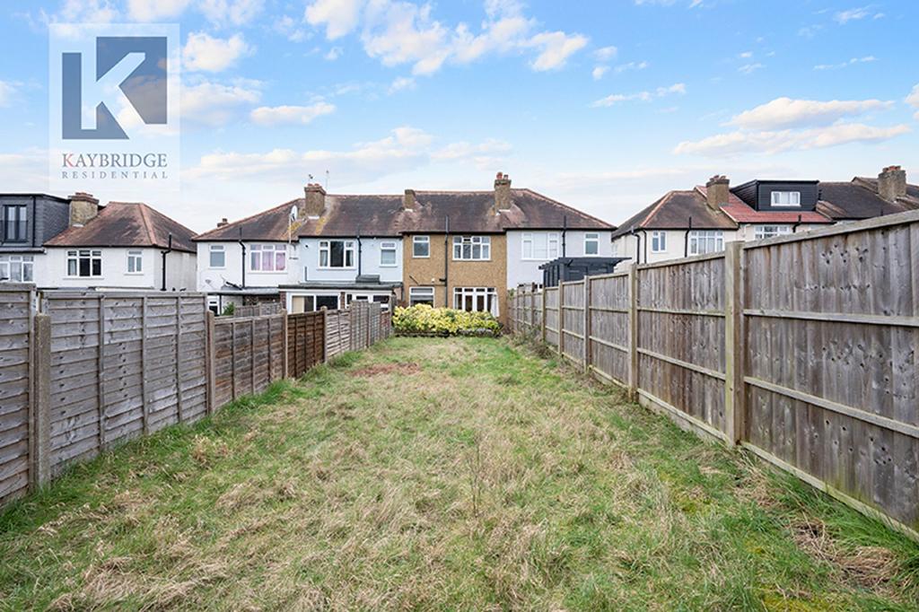 Stoneleigh Avenue, Worcester Park - KT4 8 XY