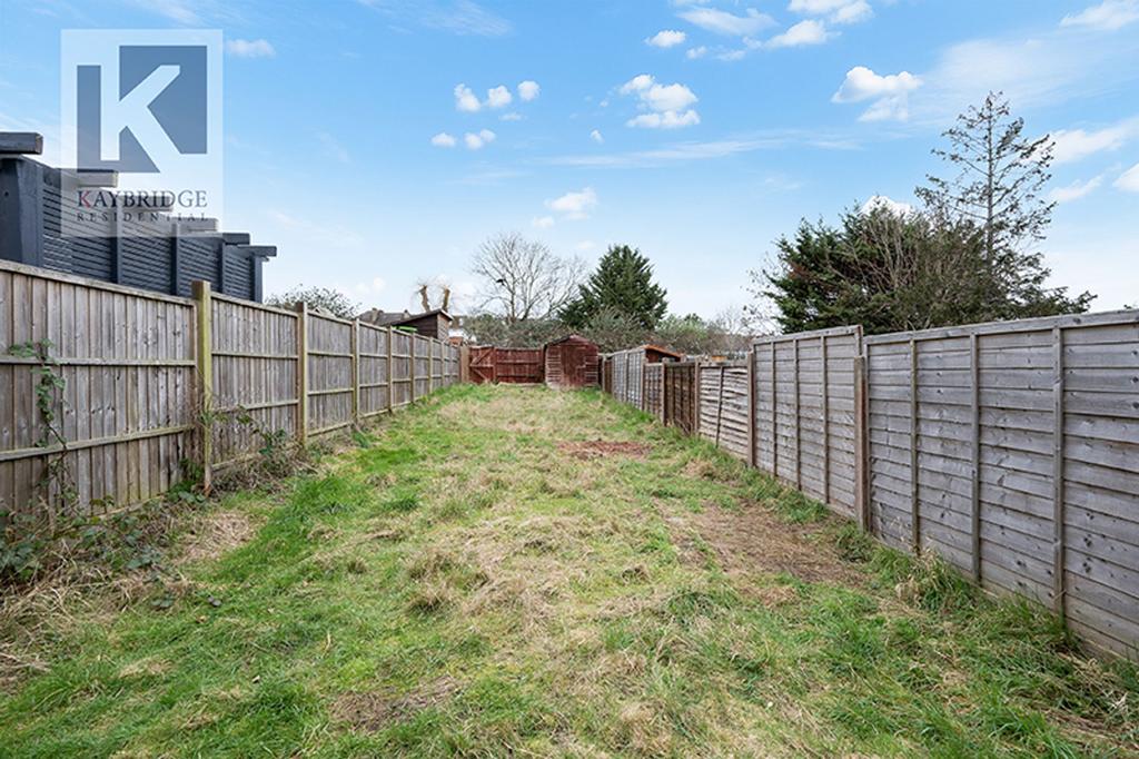 Stoneleigh Avenue, Worcester Park - KT4 8 XY