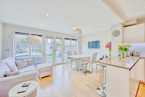 undefined, Mowbray Close, Epping