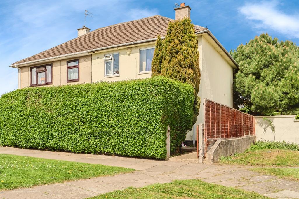 Spring Close, Leicester 3 bed semi-detached house for sale - £200,000