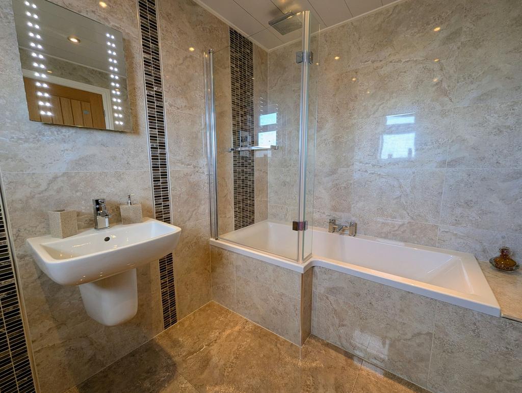 En-suite bathroom