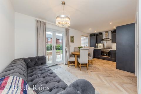 3 bedroom semi-detached house for sale, Shetland Drive, Cheshire CW12