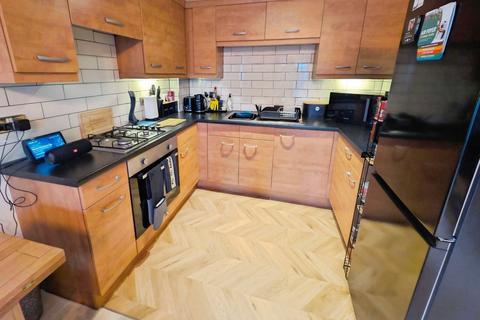 3 bedroom apartment for sale, Bishopdale Court, West Yorkshire HX1